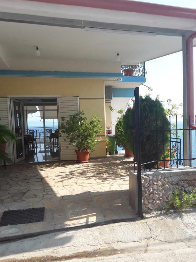 Odhisea Hotel Restaurant Qeparo Exteriör bild